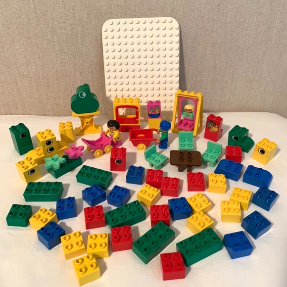 Vintage Lego Duplo Family Play Blocks 75 Pieces With Building Plate - Picture 2 of 10